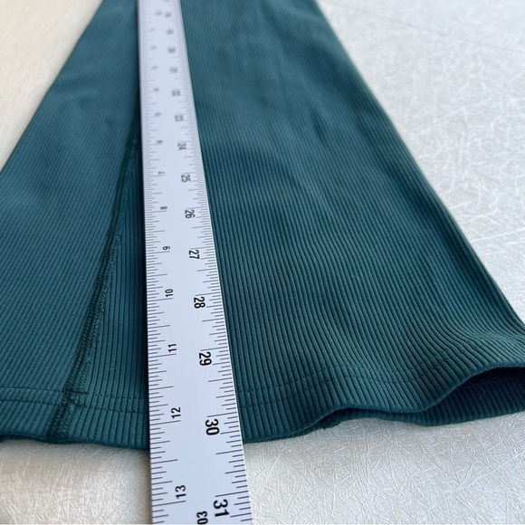 OFFLINE By Aerie Flared Leggings Women Size S/P - Picture 7 of 10